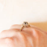 Anello a margherita vintage in oro giallo e bianco 9K con zaffiro (0.50ct ca.) e diamanti (0.04ctw ca.), anno 1992