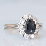 Vintage-Gänseblümchenring aus 18 Karat Weißgold mit Saphiren (ca. 1 ct) und Diamanten im Brillantschliff (ca. 0.60 ctw), 70er Jahre