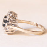Vintage-Gänseblümchenring aus 14-karätigem Weißgold mit Saphir (ca. 0.70 ct) und Diamanten im Brillantschliff (ca. 0.20 ctw), 70er Jahre