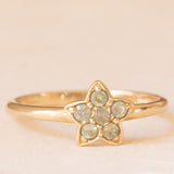 Anello vintage a forma di stella in oro giallo 9K con spinelli sintetici verdi (0.10ctw ca.), anno 2005