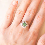 Vintage 14K white gold daisy ring with green tourmaline (0.70ct approx.) and brilliant cut diamonds (0.50ctw approx.), 70s