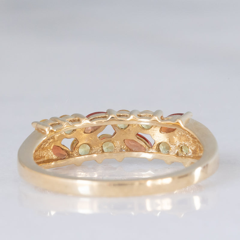 Anello vintage in oro giallo 9K con zaffiri sintetici arancioni e gialli (0.80ctw ca.), anni ‘90