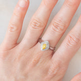 Anello ballerina in platino con diamante giallo (0.35ct) e diamanti bianchi (0.35ctw), anni ‘2000
