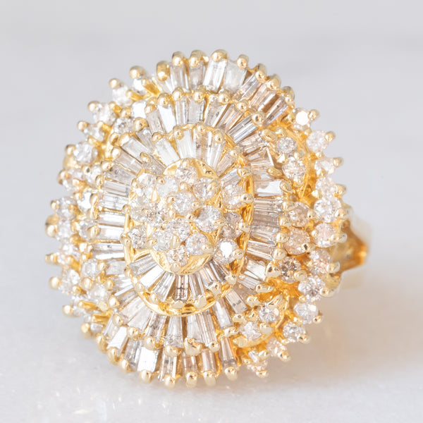 Anello ballerina vintage in oro giallo 14K con diamanti di taglio brillante e tapered (2.20ctw ca.), anni ‘80/‘90