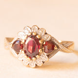 Vintage-Ring aus 9-karätigem Gelb- und Weißgold mit Granaten (ca. 0.70 ctw) und Diamanten, 60er Jahre