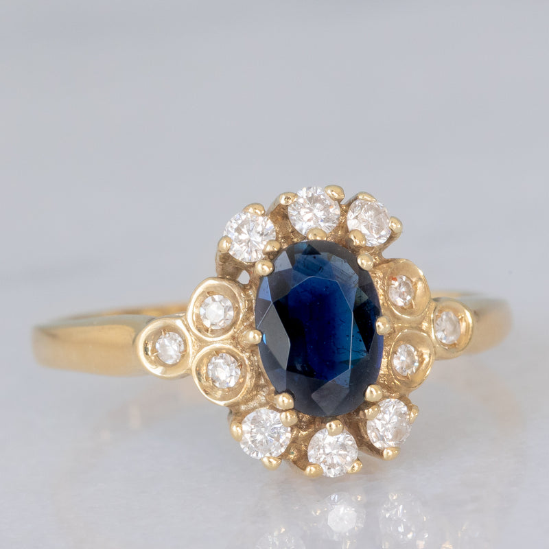 Anello a margherita vintage in oro giallo 14K con zaffiro (0.70ct ca.) e diamanti (0.20ctw ca.), anni ‘80