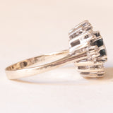 Vintage-Gänseblümchenring aus 14-karätigem Weißgold mit Saphir (ca. 0.70 ct) und Diamanten im Brillantschliff (ca. 0.20 ctw), 70er Jahre