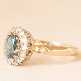 Anello a margherita vintage in oro giallo e bianco 9K con topazio azzurro (0.60ct ca.) e diamanti (0.16ctw ca.), anno 1992