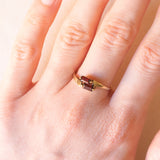 Anello contrarier vintage in oro giallo 9K con granati di taglio rettangolare (0.30ctw ca.), anno 1981