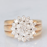 Anello a fiore vintage con fascia in oro giallo e bianco 14K con diamanti di taglio brillante (1ctw ca.), anni ‘70