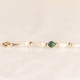 Collana vintage in oro giallo 9K con perle bianche e malachiti
