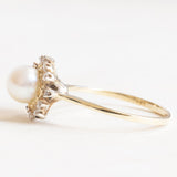 Vintage-Gänseblümchenring aus 14-karätigem Gelb- und Weißgold mit weißer Perle und Diamanten im Brillantschliff (ca. 0.18 ctw), 70er Jahre