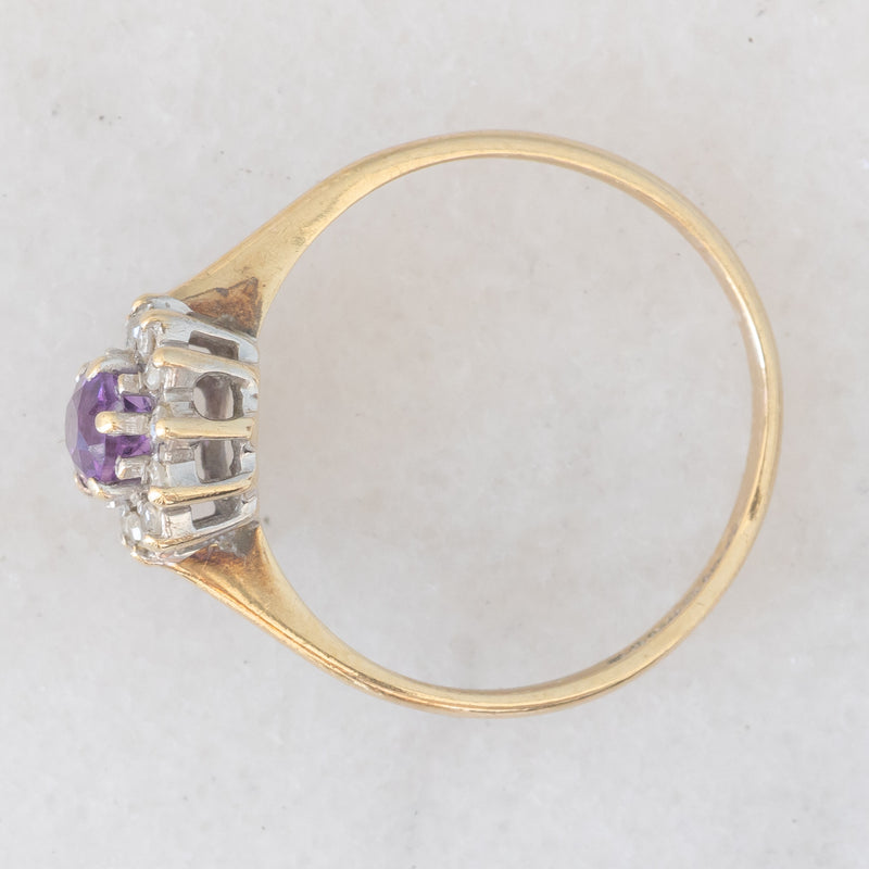 Anello a margherita in oro giallo 9K con ametista (0.35ct ca.) e diamanti (0.06ctw ca.), anno 1987