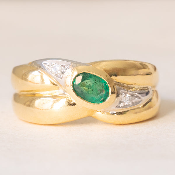 Anello vintage in oro giallo e bianco 18K con smeraldo (0.35ct ca.) e diamanti (0.04ctw ca.), anni ‘70