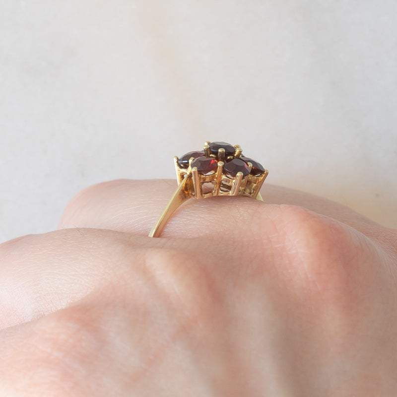 Anello a fiore vintage in oro giallo 8K con granati (1.10ctw ca.), anni ‘70