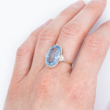 Anello da cocktail Art Déco in oro giallo 14K e argento con spinello azzurro (7.50ct ca.), anni ‘30