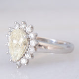 Anello a margherita e a goccia in platino con diamante centrale di 1.26ct e diamanti laterali (0.45ctw)