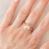 Anello da cocktail in oro giallo 9K con quarzo chiaro (3.40ct) e diamanti