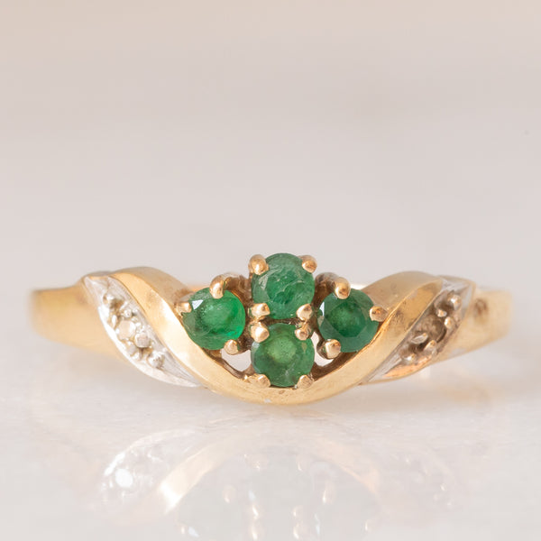 Anello vintage in oro giallo 9K con smeraldi (0.16ctw ca.) e diamanti, anni ‘70/‘80