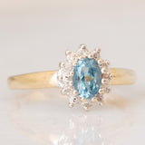 Anello a margherita vintage in oro giallo 9K con topazio azzurro (0.55ct ca.) e diamanti (0.05ctw ca.)