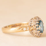 Anello a margherita vintage in oro giallo e bianco 9K con topazio azzurro (0.60ct ca.) e diamanti (0.16ctw ca.), anno 1992