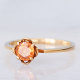 Solitario vintage in oro giallo 9K con zaffiro arancione sintetico (0.56ct)