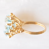 Vintage 18K yellow gold cocktail ring with aquamarine (approx. 7.50ct), 60s/70s