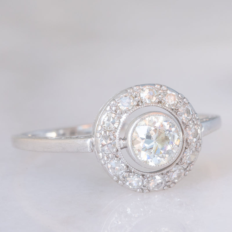 Anello “target” Art Déco in platino con diamanti (0.74ctw ca.), anni ‘20/‘30