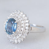 Anello a margherita vintage in platino con zaffiro (1.54ct) e diamanti (1.01ctw), anni ‘80