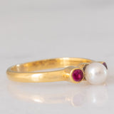 Trilogie vintage en or jaune 18 carats avec rubis (environ 0.14 ct) et perle blanche, années 60/70
