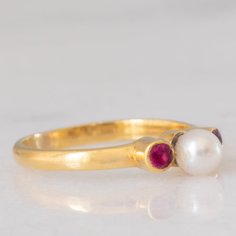 Trilogy vintage in oro giallo 18K con rubini (0.14ctw ca.) e perla bianca, anni ‘60/‘70