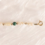 Collana vintage in oro giallo 9K con perle bianche e malachiti