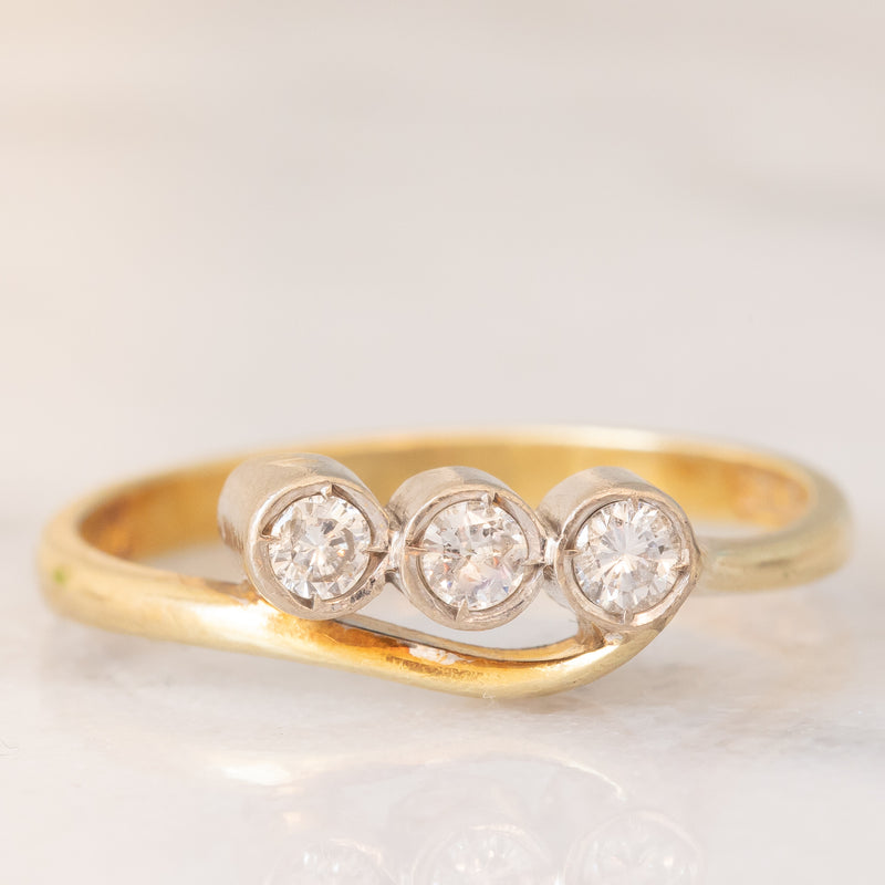 Trilogy vintage in oro giallo e bianco 14K con diamanti di taglio brillante (0.30ctw ca.), anni ‘60/‘70