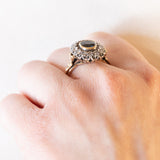 Gänseblümchen-Ring im Vintage-Antik-Stil aus 18 Karat Gelbgold und Silber mit Saphir (ca. 1.40 ct) und Diamanten im Rosettenschliff