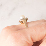 Anello a margherita antico in oro giallo 14K e argento con perla bianca e diamanti di taglio rosetta (0.24ctw ca.), anni ‘10
