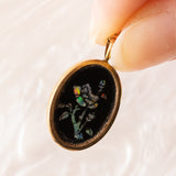 Vintage-Halskette mit Kette aus 9-karätigem Gelbgold und Anhänger aus 9-karätigem Gelbgold mit Triplett-Opal mit Rosenmuster und Dornen