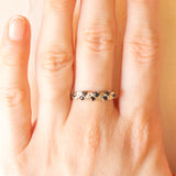 Anello vintage in oro giallo e bianco 9K con zaffiri (0.32ctw ca.) e diamanti, anno 1989