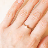Vintage-Solitär aus 9 Karat Gelbgold mit Diamant im Brillantschliff (ca. 0.14 ct), 1988