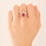 Ring aus 14-karätigem Gelb- und Weißgold mit synthetischem Rubin (ca. 0.90 ct) und Diamanten im Brillantschliff (ca. 0.50 ctw), 20er Jahre