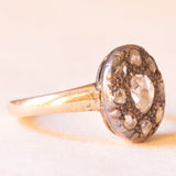 Antiguo anillo de margarita de plata y oro amarillo de 14 quilates con diamantes talla roseta (aprox. 0.68 quilates), principios del siglo XX.