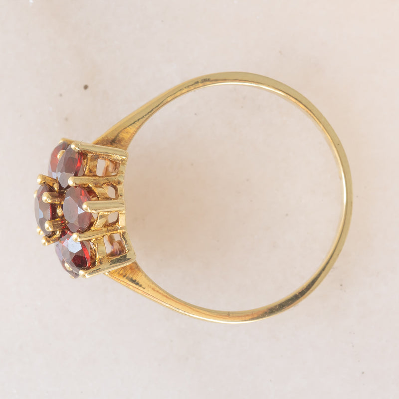 Anello a fiore vintage in oro giallo 8K con granati (1.10ctw ca.), anni ‘70