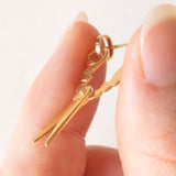 Paar Vintage-Anhänger in Kamm- und Scherenform