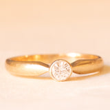 Solitario vintage in oro giallo 9K con diamante di taglio brillante (0.18ct ca.), anni ‘40