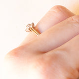 Vintage-Blumenring aus 9-karätigem Gelbgold mit Diamanten (ca. 0.07 ctw), 1984