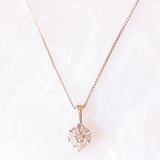 Vintage-Halskette aus 9-karätigem Weißgold mit 9-karätigem weißen Blumenanhänger mit Diamanten (ca. 0.16 ctw), 80er Jahre