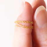 Vintage-Halskette aus 9-karätigem Gelbgold mit Hufeisen-Anhänger aus 9-karätigem Gelbgold und synthetischen Rubinen (ca. 1 Karat), 90er Jahre