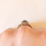Anello a margherita in oro giallo e bianco 9K con topazio azzurro (0.40ct ca.) e diamanti (0.12ctw ca.), anno 1989