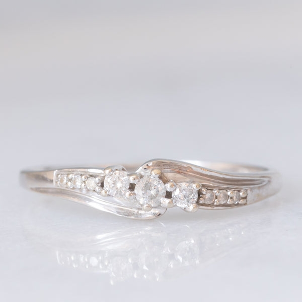 Anello vintage in oro bianco 9K con diamanti di taglio brillante (0.17ctw ca.), anni ‘90