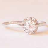 Retro-Solitär aus 18 Karat Weißgold mit Diamant im Brillantschliff (ca. 0.35 ct), 40er Jahre