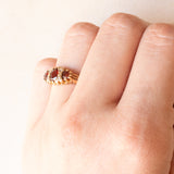 Vintage-Ring aus 9-karätigem Gelbgold mit Granat und Diamant (ca. 0.02 ctw), 60er Jahre